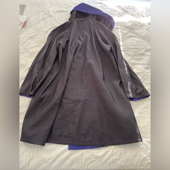 The “Mini” of the “DONATELLA”  classic reversible coat with pleated hood - Picture 12 of 16